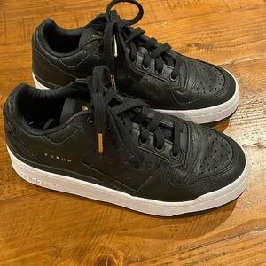 Womens Adidas Black Forum shoes size 5.5 EUC